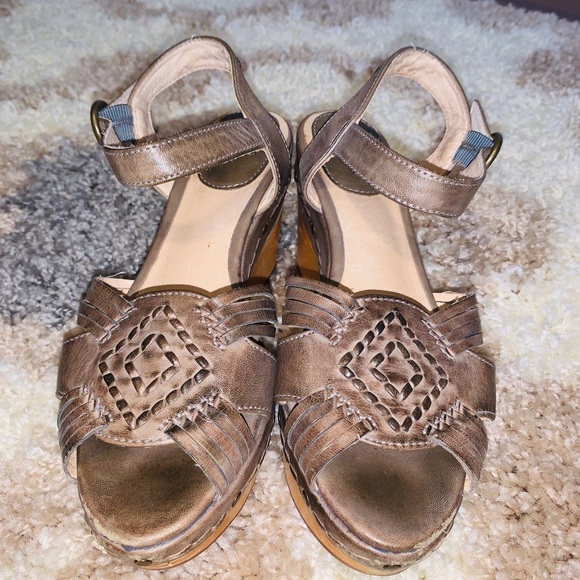 Frye Sandals - Picture 2 of 5